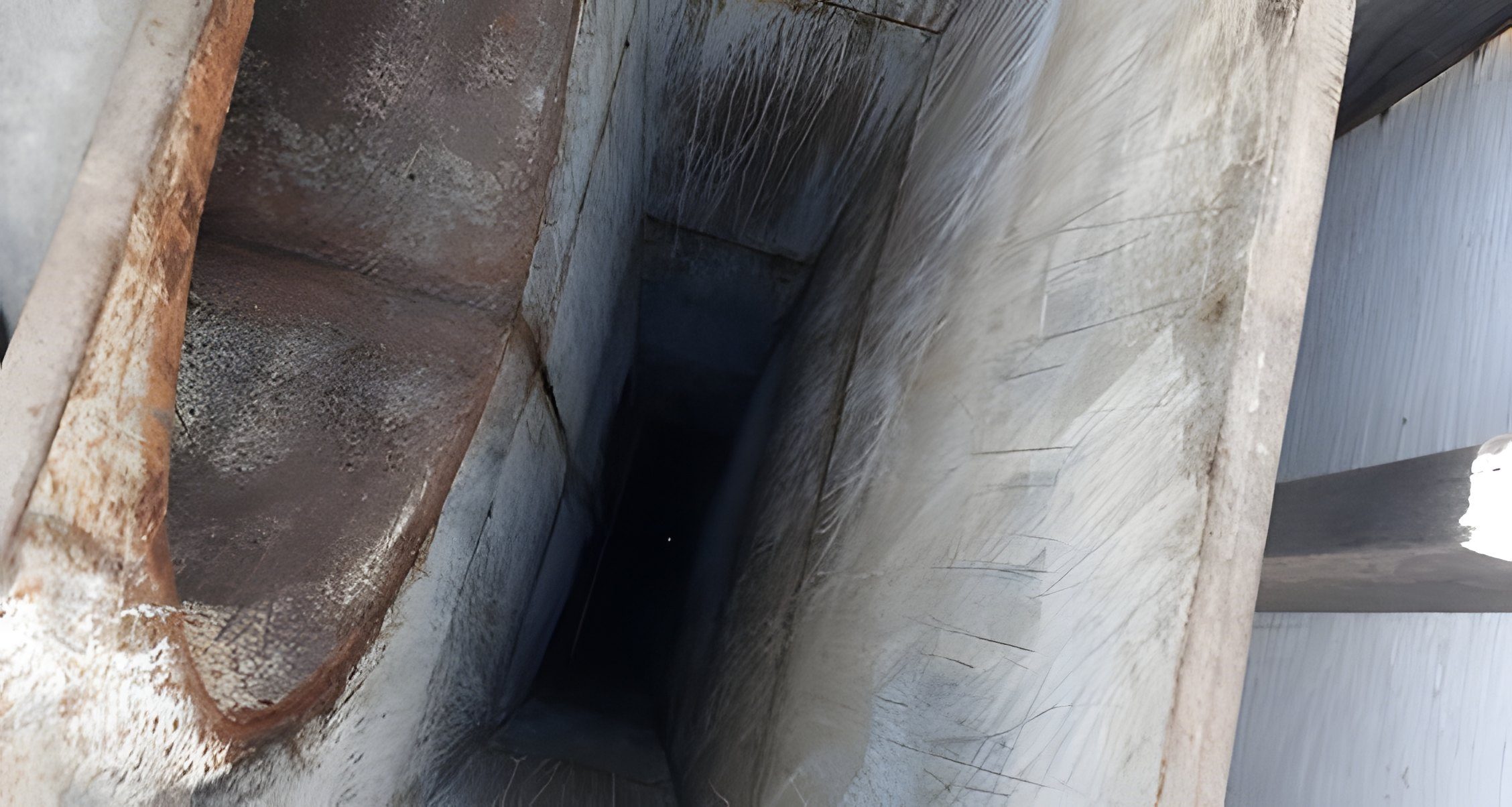 Grease inside an exhaust duct